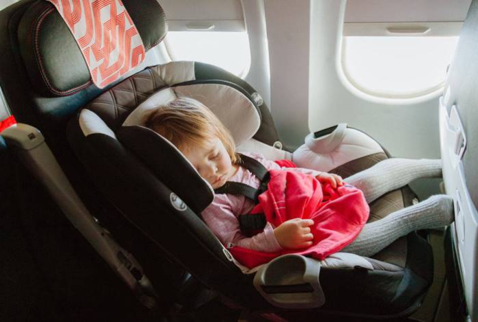Как подготовить малыша к авиаперелету