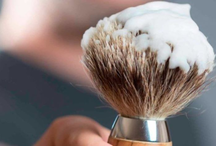 Зимний секрет водителей — как использовать пену для бритья в машине