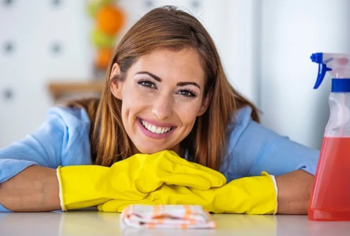 Универсальное средство от жира, пыли и запаха для уборки в доме