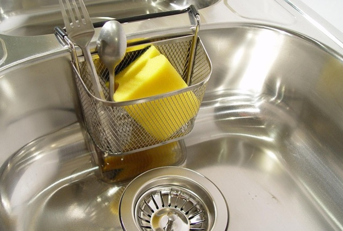 Как быстро почистить забитую раковину без агрессивной химии — лучший метод