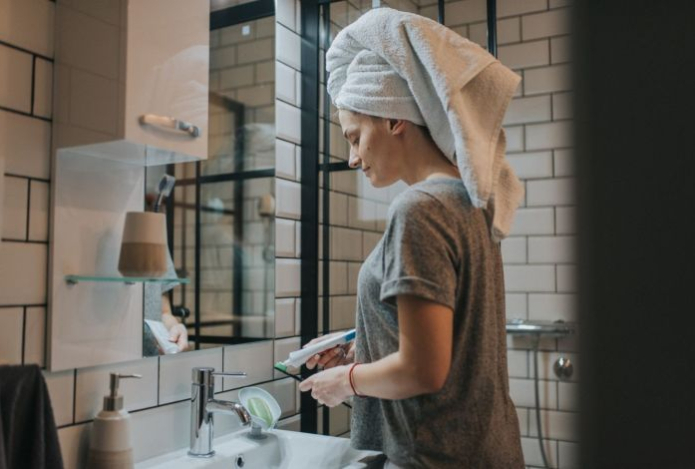 Ортодонт объяснила, чем грозит всего один пропуск чистки зубов перед сном