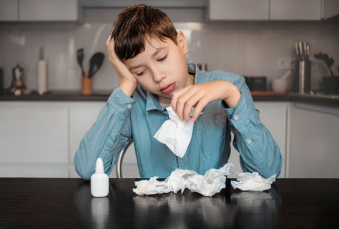 Стоит ли отправлять ребенка с кашлем и насморком в школу