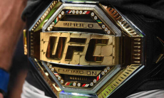 В UFC «отменили» чемпионство непобежденного бойца из России 