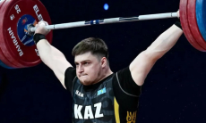 Чемпиону мира по тяжелой атлетике вручили шикарный «подарок» в Казахстане