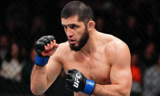 «Взял и отключил». Тренер Шавката Рахмонова назвал победителя боя Махачев — Моралес