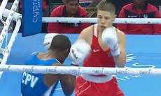 Разгромом закончился первый бой казахстанского боксера на чемпионате мира