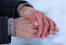 Хирург дал совет, как правильно отогревать руки и ноги после мороза