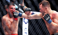 Раскрыты неожиданные суммы гонораров Петра Яна и Мераба Двалишвили за титульный бой в UFC