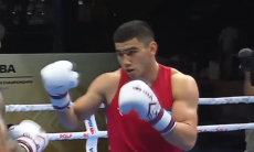 Неожиданным исходом закончился бой чемпиона мира из Узбекистана на ЧМ-2025 по боксу