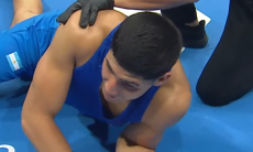 Тяжёлым нокаутом закончился бой чемпиона мира в тяжёлом весе. Видео