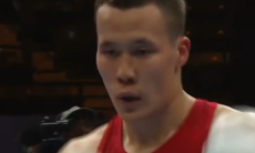 Бой казаха-супертяжа на ЧМ-2025 по боксу привёл к печальному исходу