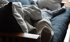 В чем опасность привычки лежать после еды