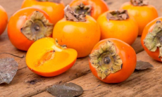 Почему вредно есть много хурмы