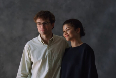 Роберт Паттинсон и Зендея готовятся к грандиозной драме на постере фильма «Драма». Видео