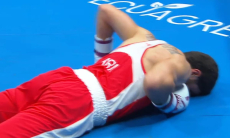 Брутальным нокаутом в первом раунде закончился бой за финал ЧМ-2025 по боксу. Видео