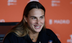 Арина Соболенко оставила автограф на лбу. Фото