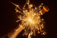 Что делать, если пробка от шампанского угодила в глаз