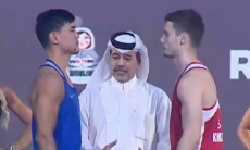 Казахстанские боксеры прошли взвешивание и дуэли взглядов перед финалом ЧМ-2025. Видео