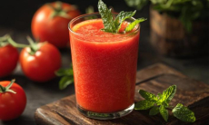 Почему в самолете хочется томатный сок