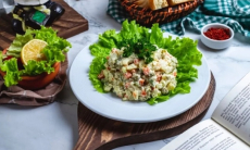 Как сделать оливье на новогоднем столе полезнее