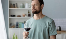 Названы три сильнее всего провоцирующих головную боль алкогольных напитка