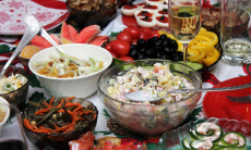 Какие ошибки на новогоднем застолье могут испортить фигуру