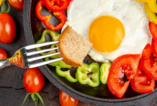 Как приготовить идеальную яичницу с жидким желтком — секреты поваров и главная хитрость