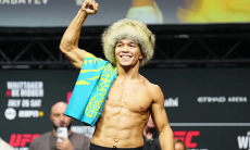 Объявлены конкуренты Асу Алмабаева за титульный бой UFC