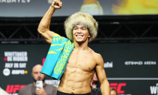 Объявлены конкуренты Асу Алмабаева за титульный бой UFC