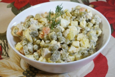 Гастроэнтеролог назвал рекомендуемую для здоровья порцию оливье