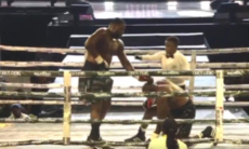 Быстрый финиш после избиения супертяжа зафиксирован в главном бою вечера бокса. Видео