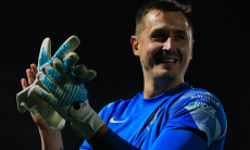 Вратарь сборной Казахстана привёл европейский клуб к победе и лидерству в чемпионате