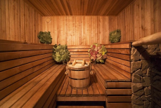 Как поддавать пар в бане, чтобы он был лёгким, а не тяжёлым