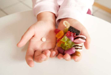 Врач предупредил об опасности сладких подарков для детей