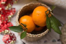 Стоматолог объяснил, почему болят зубы после шампанского, мандаринов и оливье