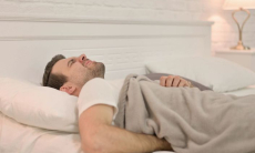 Как правильно спать при болях в пояснице, грудном отделе и шее