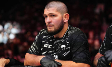 Хабиб Нурмагомедов «поборолся» с футбольной легендой. Видео