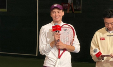 Елене Рыбакиной вручили оригинальный подарок. Фото