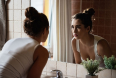 Судмедэксперт объяснил, как курение и алкоголь влияют на внешность человека