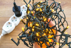 Елена Малышева раскрыла опасность мигающих гирлянд