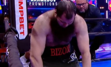 Брутальным нокаутом в первом раунде закончился бой казахстанского супертяжа