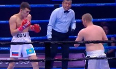 Российский боксер вышел с флагом Казахстана и победил нокаутом