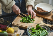 Профессор назвала продукты, которые реально помогают организму после праздников