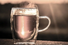 Почему полезно пить горячую воду — китайская традиция с неожиданным эффектом