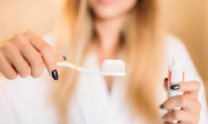 Как справиться с чувствительностью зубов в домашних условиях