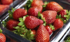 Любителей клубники и яблок предупредили о серьезных последствиях