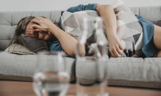 Врач назвал способ уменьшить одно проявление похмелья