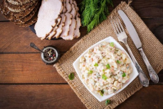 Диетолог назвал продукт, который не надо класть в оливье