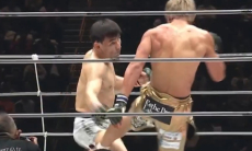 Видео полного боя звездного казахстанца в топовой лиге со скандальным исходом