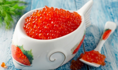 Врач предупредила об опасности бутербродов на белом хлебе с икрой